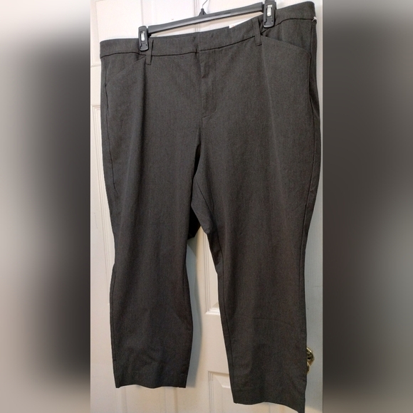 NWT Plus Size Old Navy Pixie Ankle Pants - Picture 2 of 12